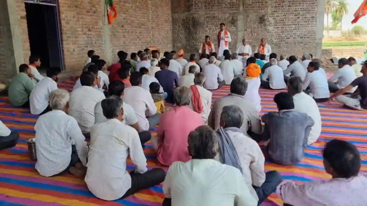 कार्यकर्ता सम्मेलन को संबोधित किया धीरज पाटीदार ने, कहा देष में स्थिर और मजबूत सरकार बनाने के लिए भाजपा को वोट दें