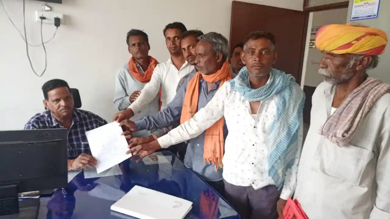 ग्राम पंचायत उढेल के ग्रामीणों एवं जनप्रतिनिधियों ने दिया विकास अधिकारी दलोट को ज्ञापन जिला कलेक्टर के नाम ग्राम पंचायत उढेल के ग्रामीणों एवं जनप्रतिनिधियों ने दिया विकास अधिकारी दलोट को ज्ञापन जिला कलेक्टर के नाम