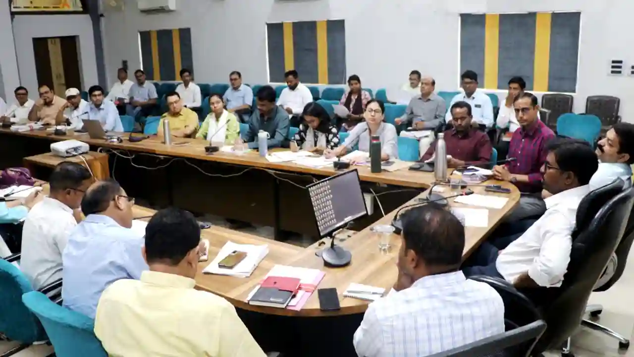 प्राकृतिक आपदाओं से निपटने के लिए सभी आवश्यक तैयारियां करें