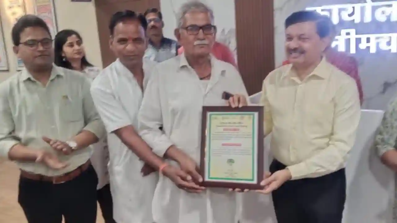 क्षत्रिय मेवाड़ा कुमावत समाज धर्मशाला ट्रस्ट भादवामाता को स्वच्छता के क्षेत्र में उत्कृष्ट कार्य करने पर कलेक्टर ने किया सम्मानित