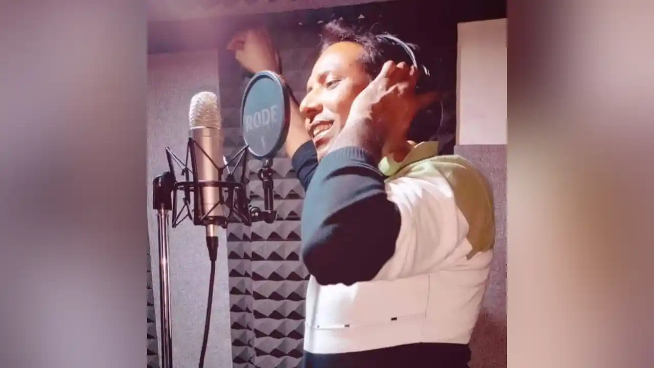 चल गारी वोट डालेंगे सोशल मीडिया पर फिर छा रहा प्रधान आरक्षक