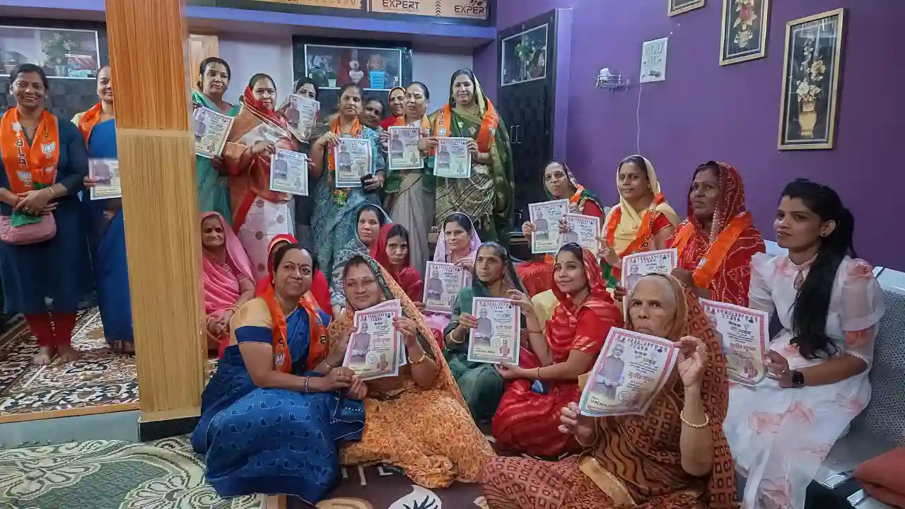 रतनगढ डीकेन महिला मोर्चा मंडल की बैठक