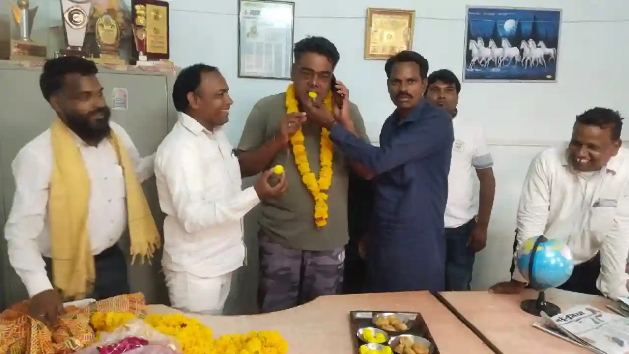 मालवा दर्शन संपादक राहुल जी पगारिया का कल्याण कमलमय समर्थक समिति ने बनाया जन्म दिवस