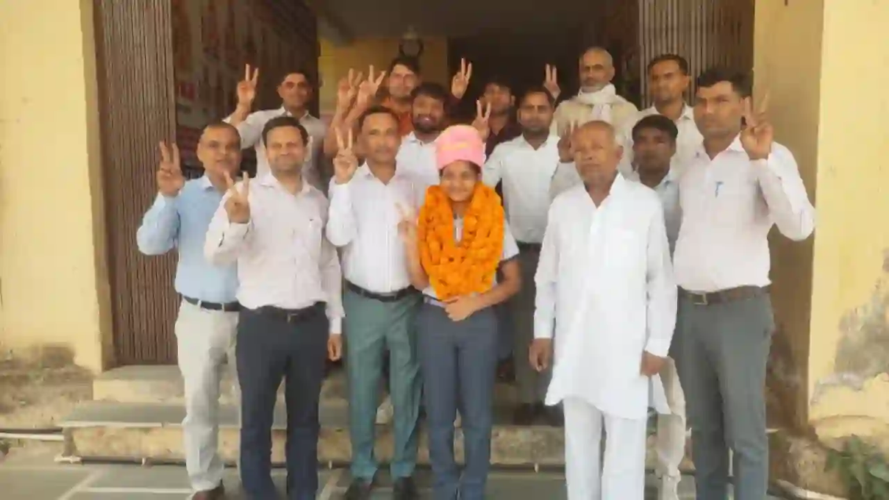 एकरोटिया गांव की छात्रा प्राची सोनी ने सभी रिकॉर्ड तोड़ते हुए राजस्थान में टॉप किया है