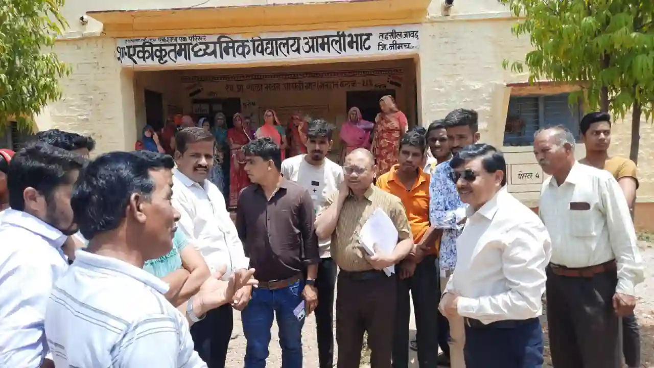 कलेक्‍टर श्री जैन ने किया जावद क्षेत्र के विभिन्‍न मतदान केन्‍द्रों का आकस्मिक निरीक्षण 