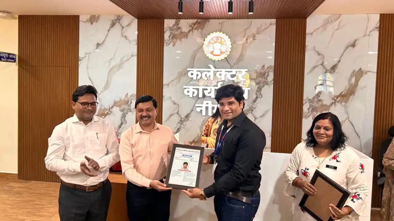 एसबीआई बैंक शाखा सिंगोली के शाखा प्रबंधक निलेश शर्मा कलेक्‍टर के हाथो हुए सम्मानित