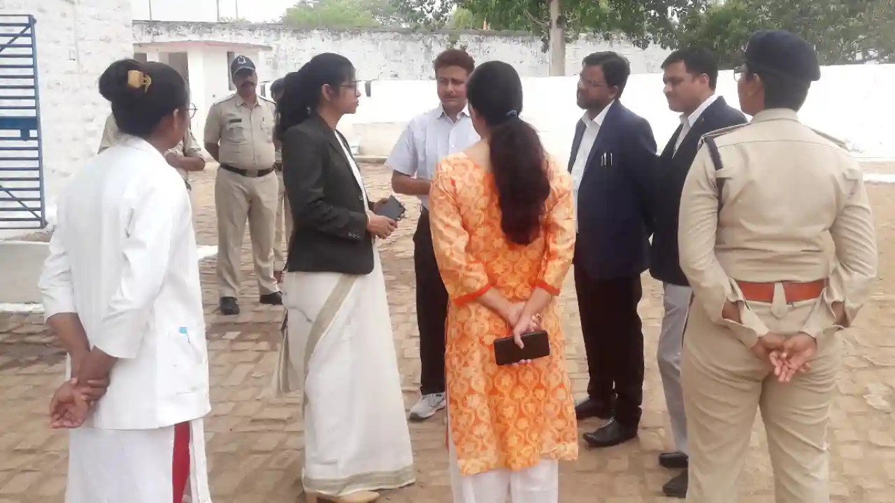 प्रधान जिला न्यायाधीश श्रीमती जैन ने किया जिला जेल का औचक निरीक्षण