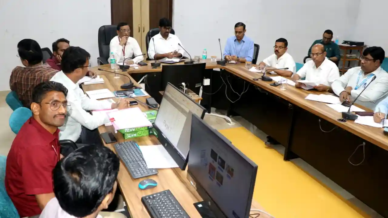 माइक्रो ऑब्जर्वर एवं मतदान कर्मियों का तृतीय रेण्डमाइजेशन सम्पन्न