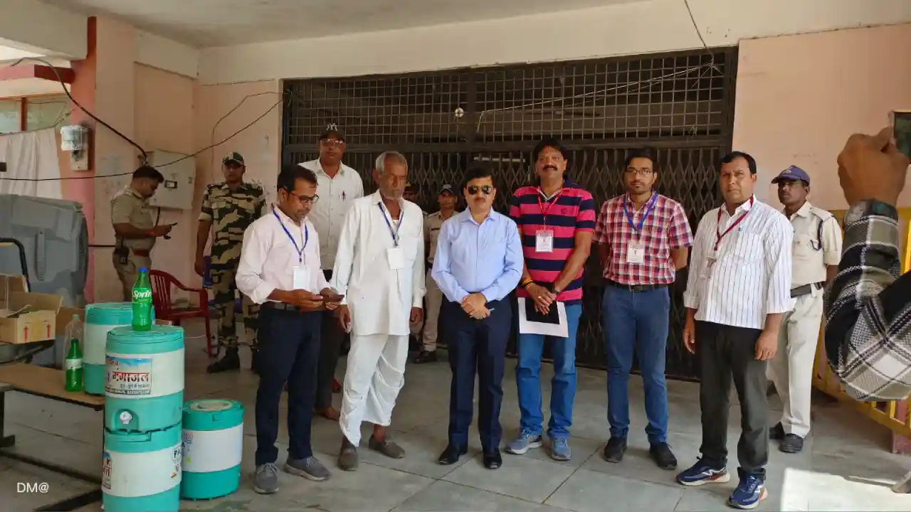 कलेक्टर श्री जैन ने किया मतगणना केंद्र  व स्‍ट्रांग रूम का निरीक्षण
