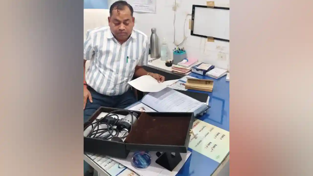 प्रतापगढ़ बिना चिकित्सक क्लीनिक संचालित सीएमएचओ डाॅ जीवराज ने मौके पर बंद करवाया