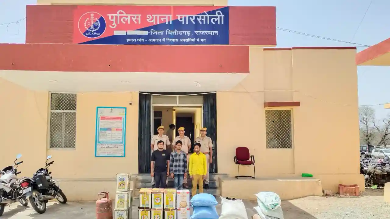 प्रतापगढ़ चोरी की घटना का 24 घंटे में खुलासा तीन आरोपियों को गिरफ्तार कर चोरी का माल बरामद किया