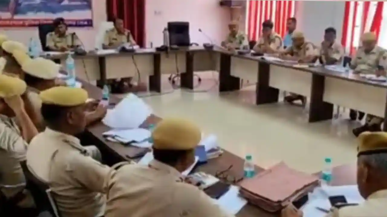 प्रतापगढ़ जिला पुलिस अधीक्षक द्वारा ली गयी जिला स्तरीय अपराध समीक्षा बैठक
