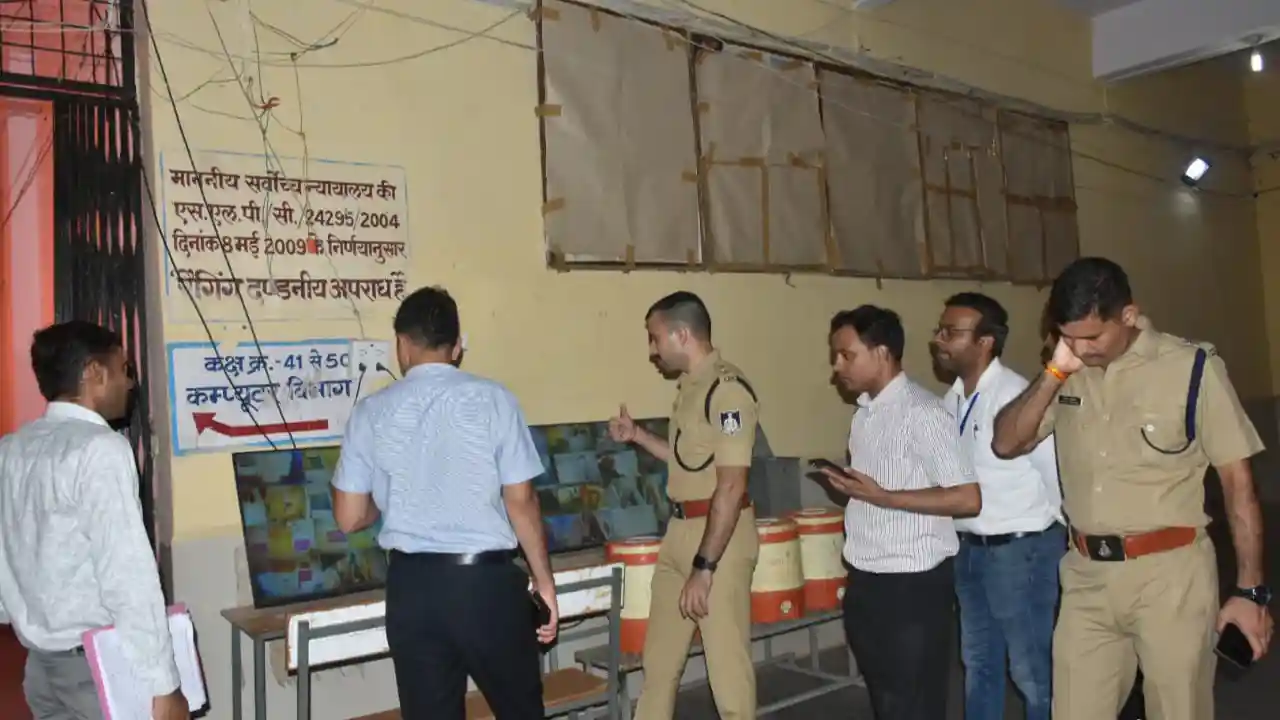 कलेक्‍टर एवं एसपी ने किया मतगणना स्‍थल का निरीक्षण