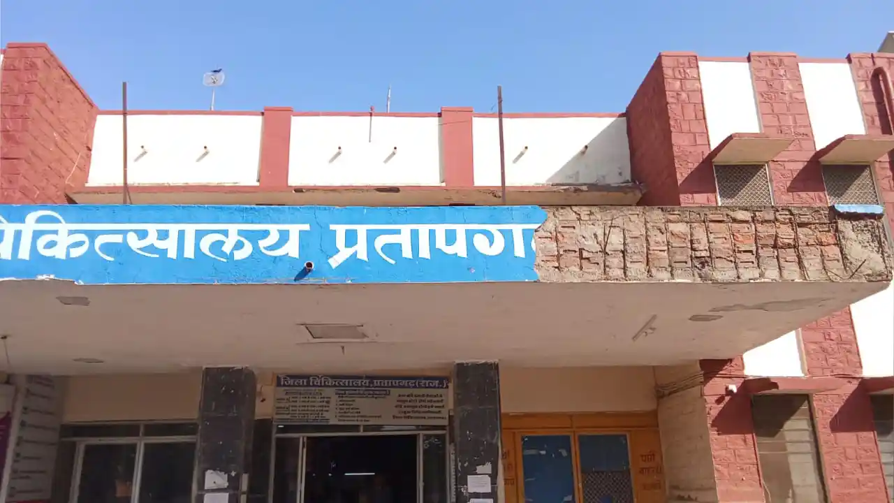 प्रतापगढ़ एनसीडी में काम शून्य 6 स्वास्थ्य कर्मी को सीएमएचओ जीवराज मीणा ने किया एपीओ