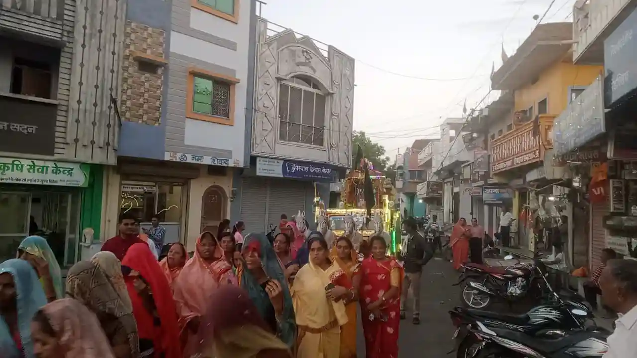 शनि जयंती के पूर्व संध्या पर 5 जून को नगर में निकली विशाल शोभायात्रा का भाजपा एवं नगर परिषद एवं सदभावना समिति ने किया भव्य स्वागत किया