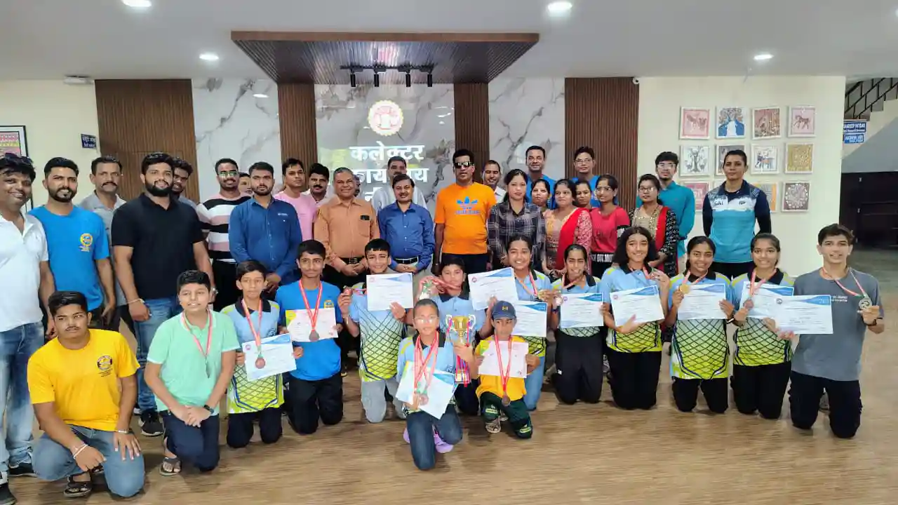 नीमच की तैराकी टीम ने राज्‍य स्‍तरीय प्रतियोगिता में 85 मेडल जीते 