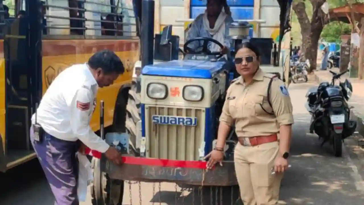 हादसों की संभावनाओं को देखते हुए और उनकी रोकथाम हेतु सभी प्रकार के वाहनों पर रेडियम लगाए गए।