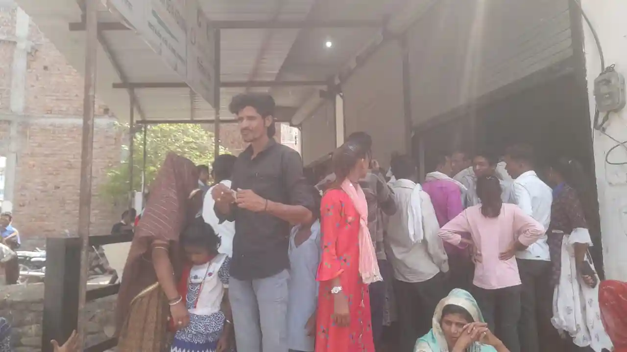 प्रतापगढ़ प्रदेश सरकार ने खाद्य सुरक्षा योजना के तहत फ्री राशन लेने के लिए राशनकार्ड में मौजूद सभी सदस्यों की ई-केवाईसी करवाना जरूरी कर दिया गया है