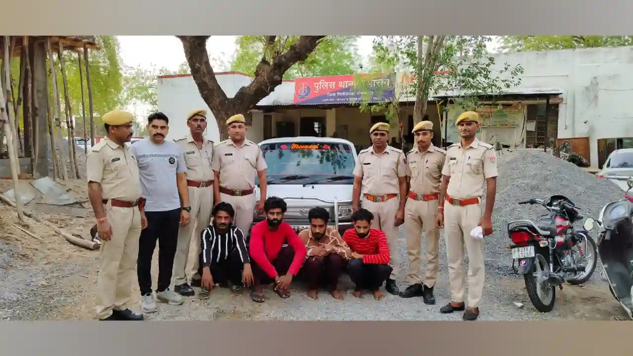 मारुति वेन चोरी के मामले में चार आरोपी गिरफ्तार।