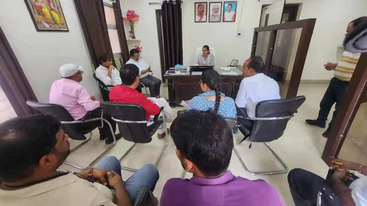 प्रधानमंत्री आवास का कार्य हर हाल में शीघ्र पूरा हो : श्रीमती चौपड़ा