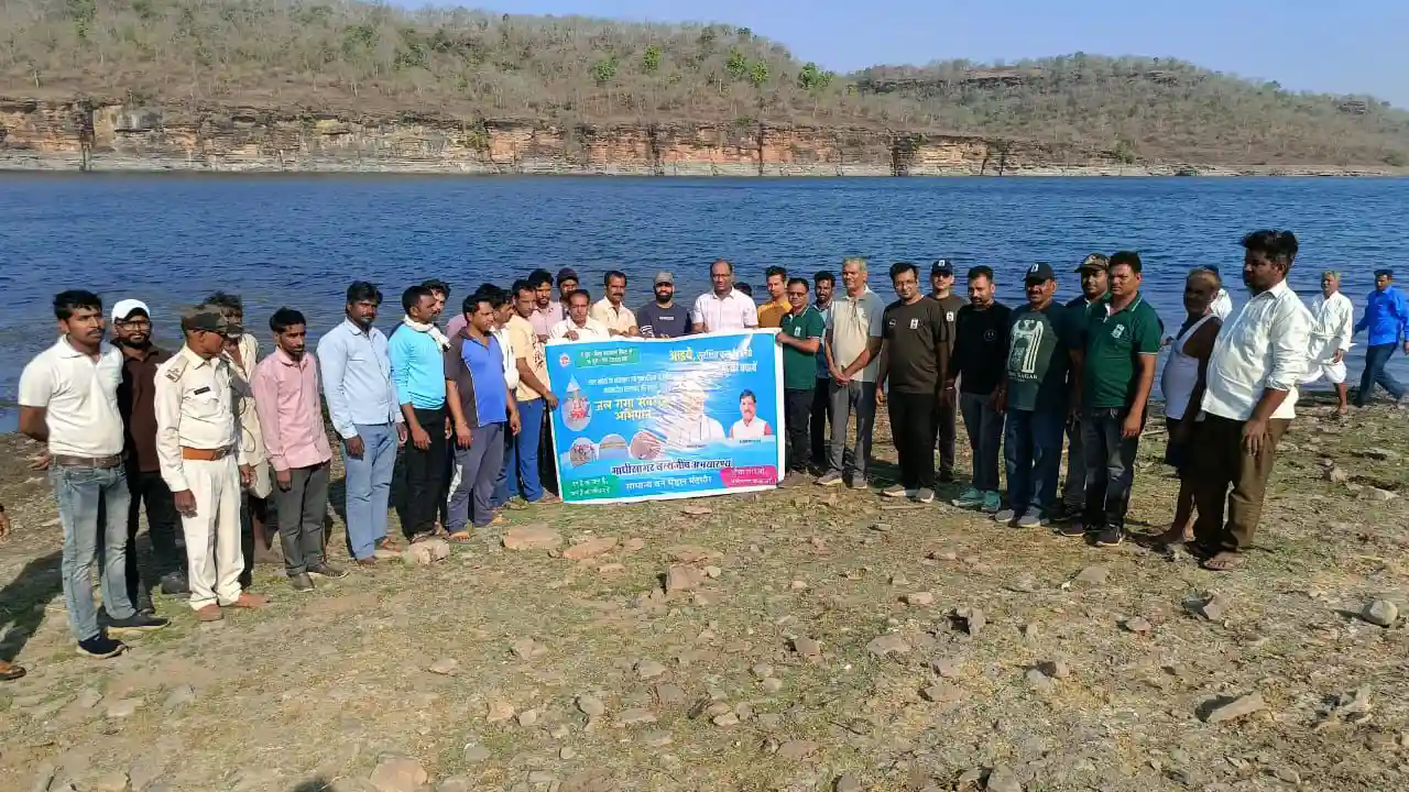 जल गंगा संवर्धन अभियान अंतर्गत चंबल घाट पर किया श्रम दान