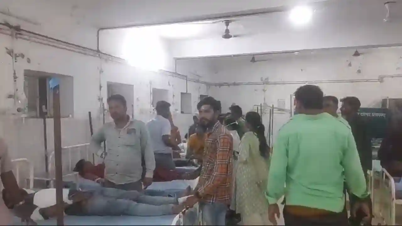 अरनोद से 3 किलो मीटर दूर गांव कनाड़ मे प्रशादी करते वक्त फूड पोइजन से अधिक संख्या मे लोग व छोटे बच्चे की तबियत बिगड़ी