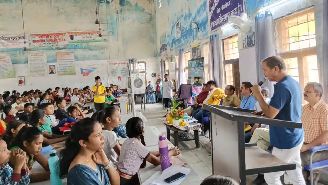 सपनों को अब पंख लगे..आओ हम स्कूल चलें