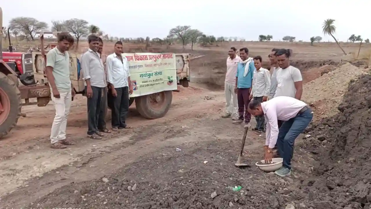 ग्राम मुंजाखेड़ी में लगातार जारी है तालाब गहरीकरण का काम