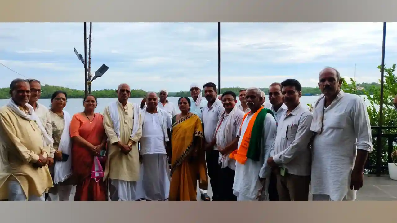 तीर्थ नगरी ओंकारेश्वर अंतर्गत मोरटक्का में भारतीय किसान संघ के 30 सूत्रीय सदस्यों की बैठक भैया राम मौर्य के सानिध्य में संपन्न
