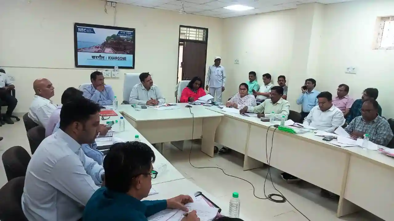 रेत उत्खनन में अवैध रूप से लगी मशीनों को तत्काल जप्त किया जाए