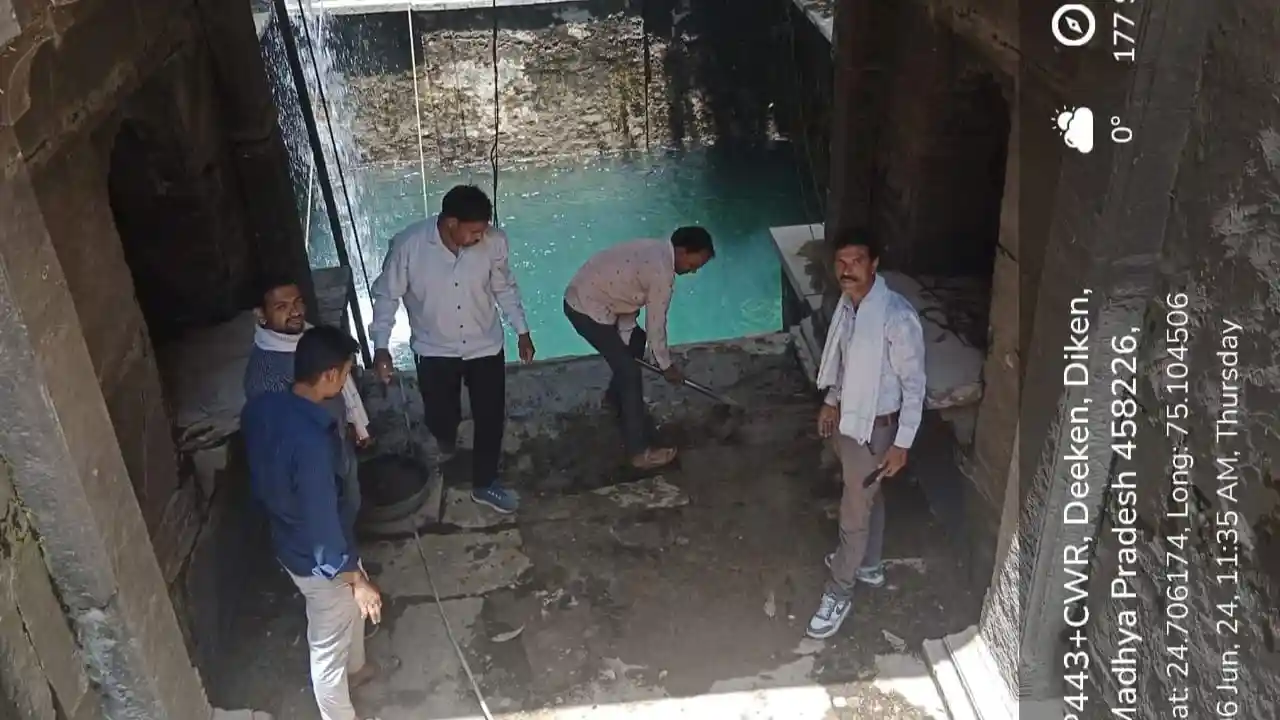 नमामि गंगे अभियान के तहत बावडी की साफ सफाई कार्य किया गया।