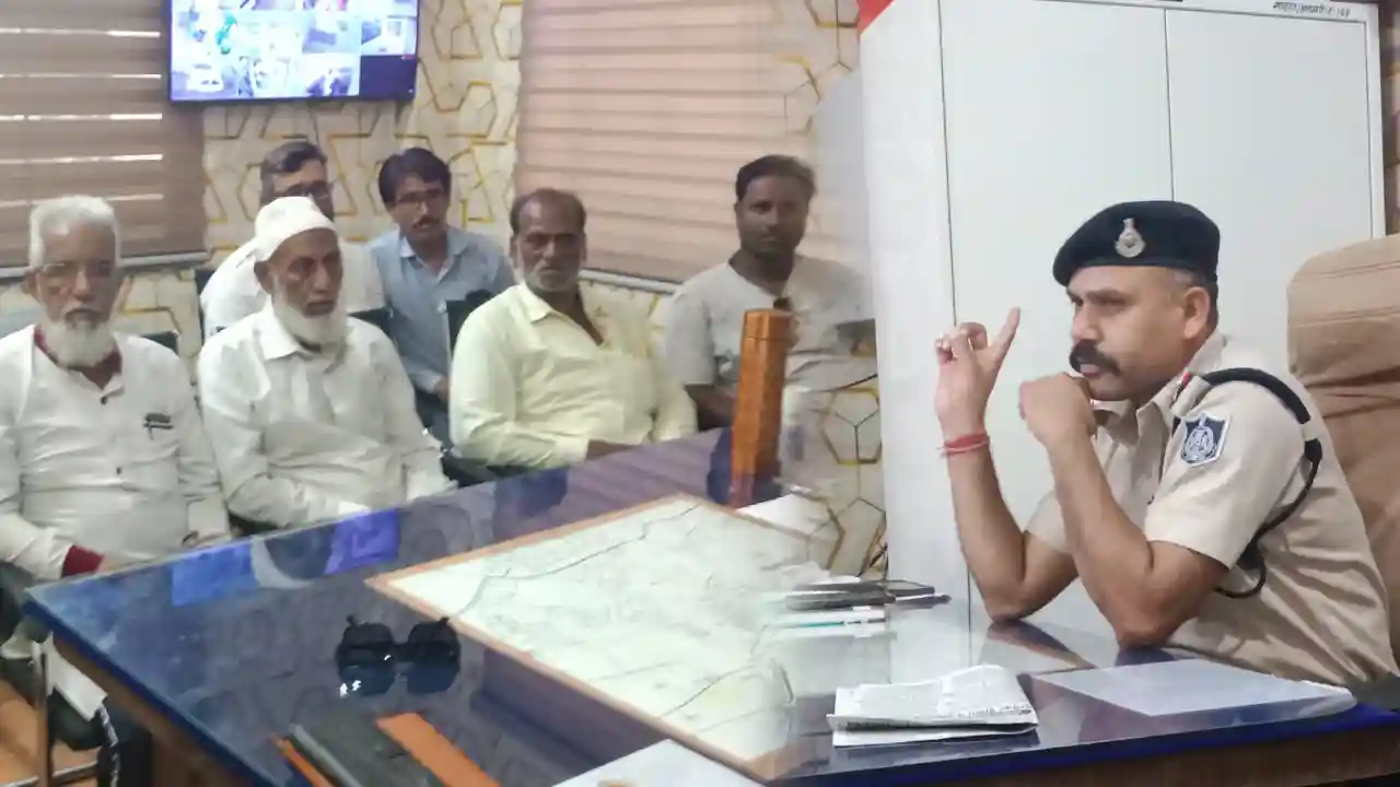 आगामी त्यौहारो को मद्देनजर रखते हुए नीमच सिटी थाने पर शांति समिति की बैठक संपन्न।