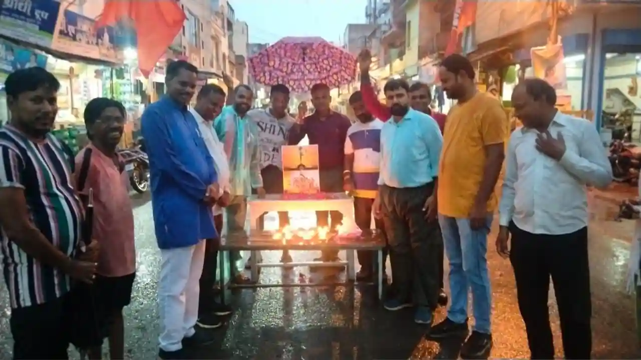 कल्याण कमलमय समर्थक समिति ने दीप प्रज्जवलित कर मनाया कारगिल दिवस।