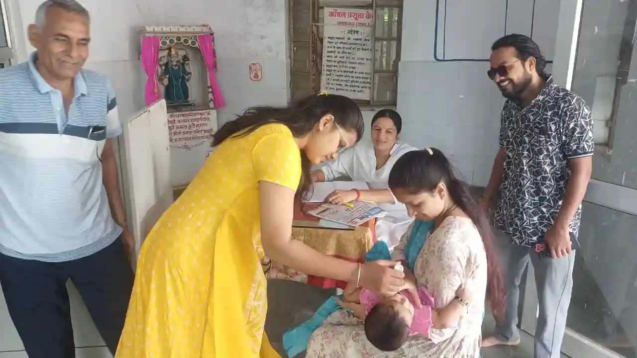 78 बच्चों को निशुल्क स्वर्ण प्राशन संस्कार दवा पिलाई