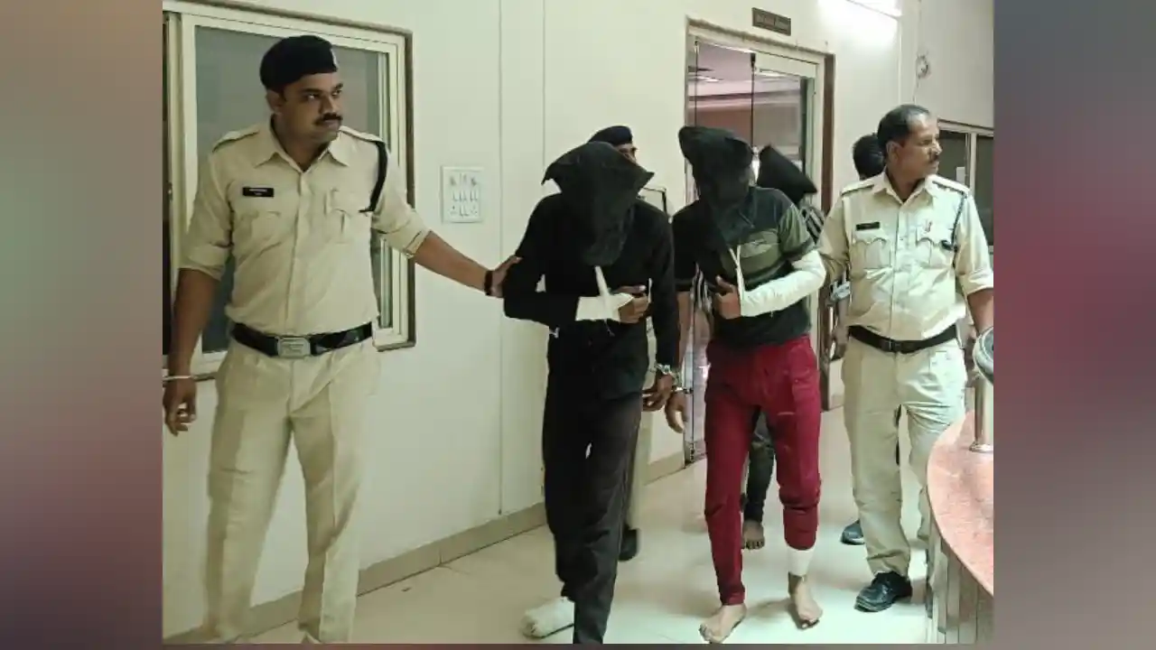 उज्जैन जिले की बड़नगर पुलिस ने घेराबंदी कर अनाज व्यापारी के साथ हुई लूट की वारदात का बड़ा खुलासा किया गया