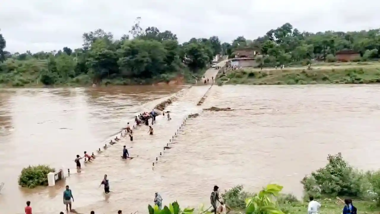 बारिश में नदी,नाले उफान पर हो तब इनमें फसे लोगो के लिए रहने व भोजन की व्यवस्था करे प्रशासन - अनिल शर्मा