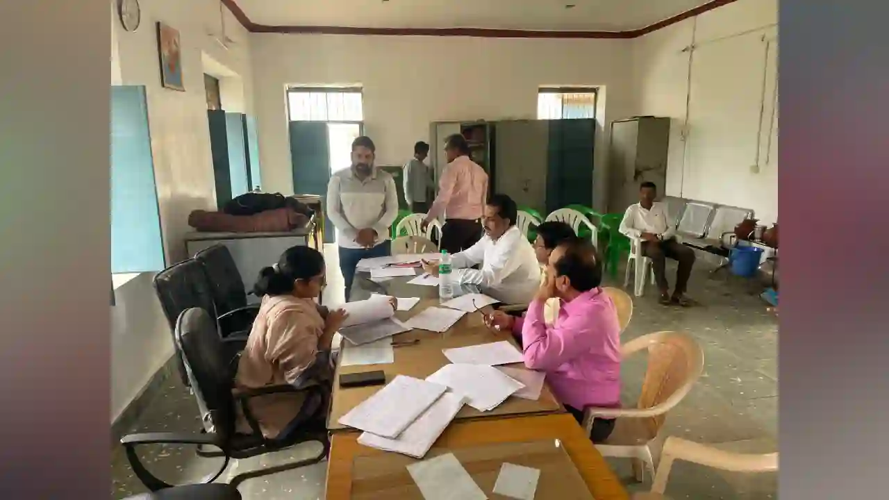 प्रतापगढ़ जिला कलक्टर पहुंचे धरियावद किया औचक निरीक्षण