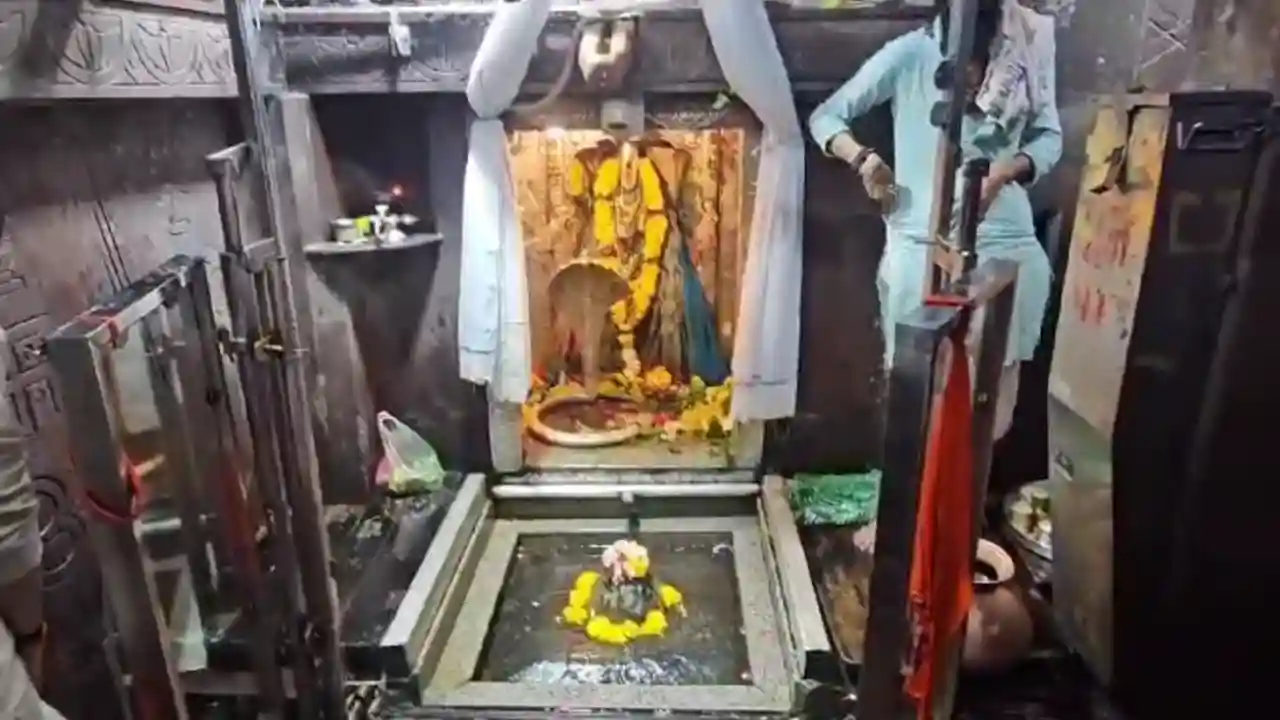 सावन माह की तैयारियां तेज़, तीर्थनगरी ओंकारेश्वर में गर्भ गृह हुआ सुविधाजनक