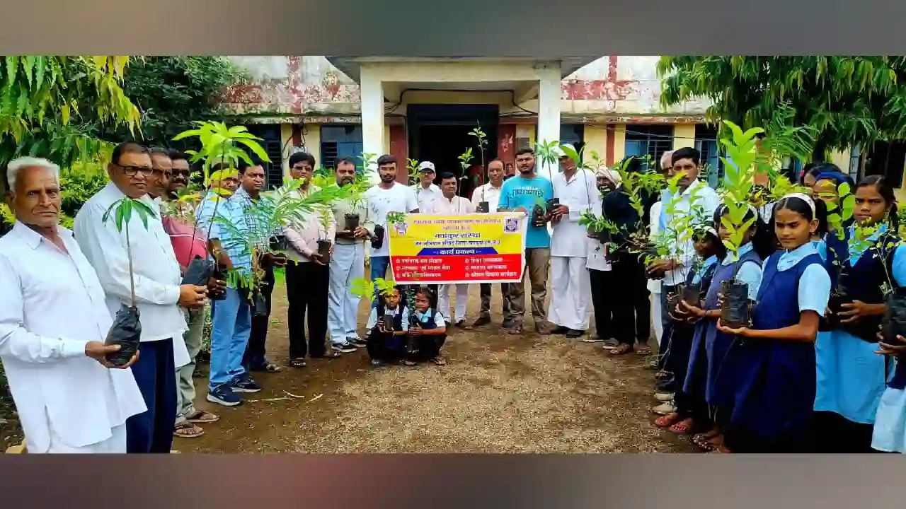 नवांकुर संस्था ने एक पौधा मां के नाम अभियान के तहत भगवानपुरा में किया पौधारोपण