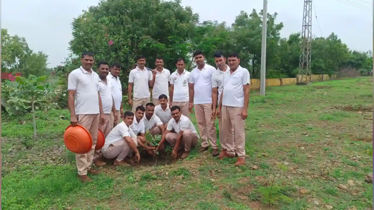 महाराणा प्रताप बटालियन ने लगाए पांच सौ पौधे