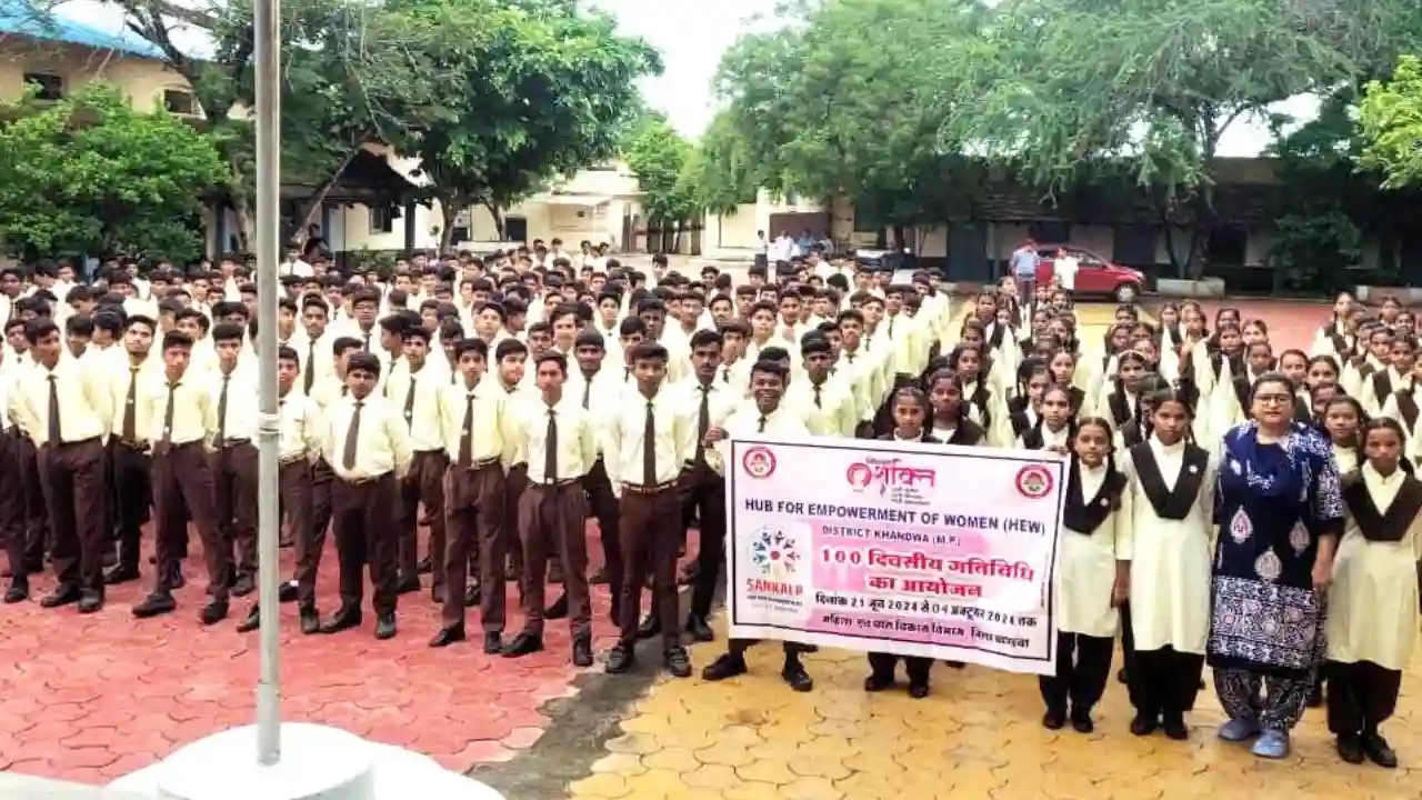 शासकीय उत्कृष्ट विद्यालय खण्डवा में विद्यार्थियों को दी कानूनी जानकारी