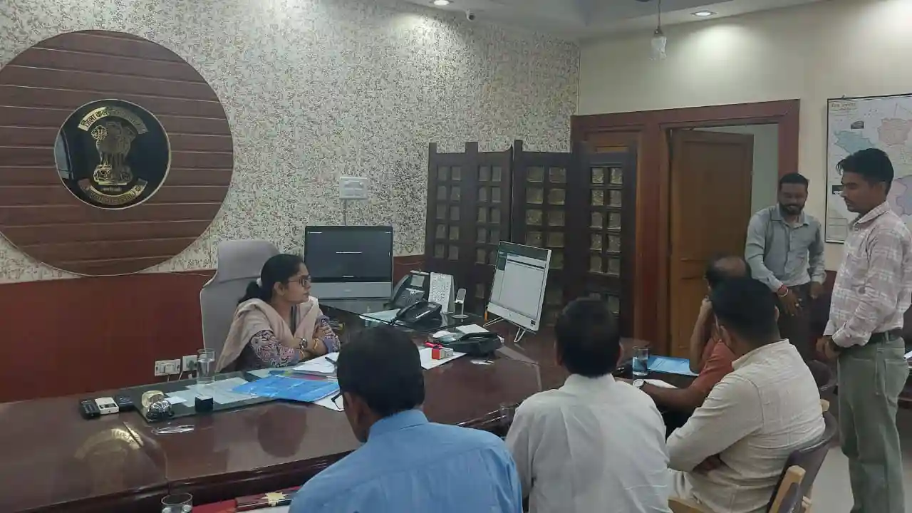 जिला कलक्टर ने ली जिला स्तरीय कौशल एवं आजीविका विकास समिति की बैठक