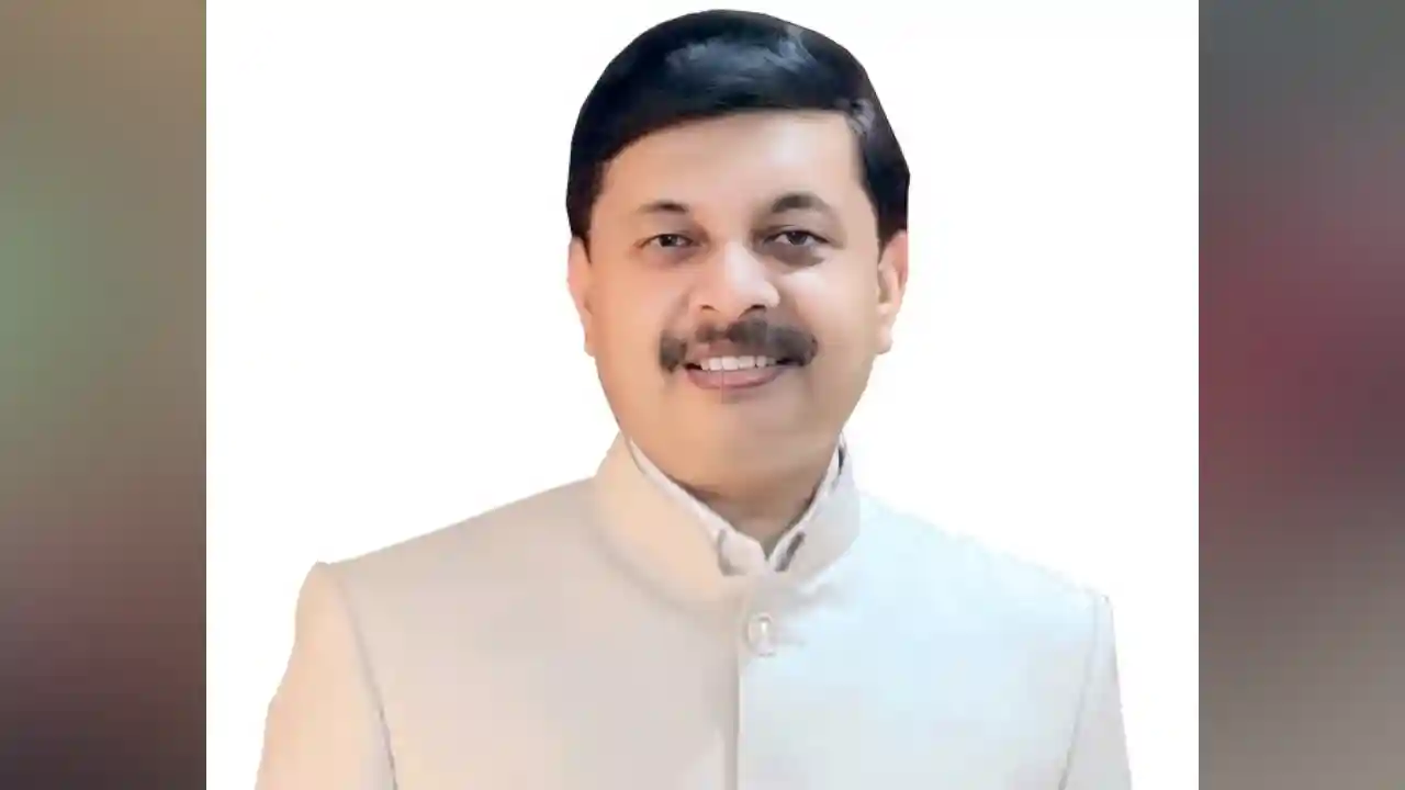 दिव्यांग बच्चों को पढ़ाने का तरीका सीख रहे शिक्षक