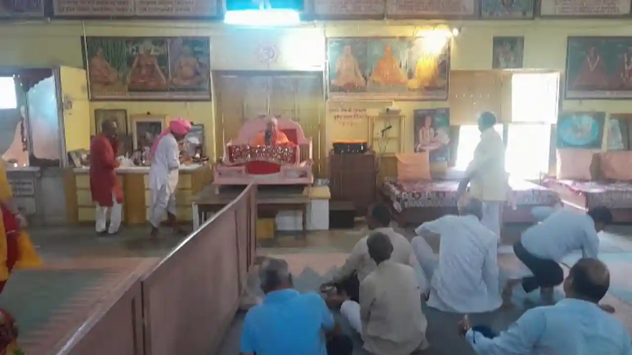 सांसरिक मोह सबसे बडी समस्या इसे छोडों और परमात्मा में मन लगाओं  - स्वामी आनन्दस्वरूपानंदजी सरस्वती