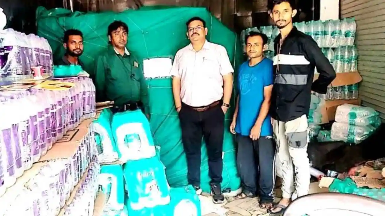 मानक स्तर की जांच हेतु संग्रहित किये सैंपल