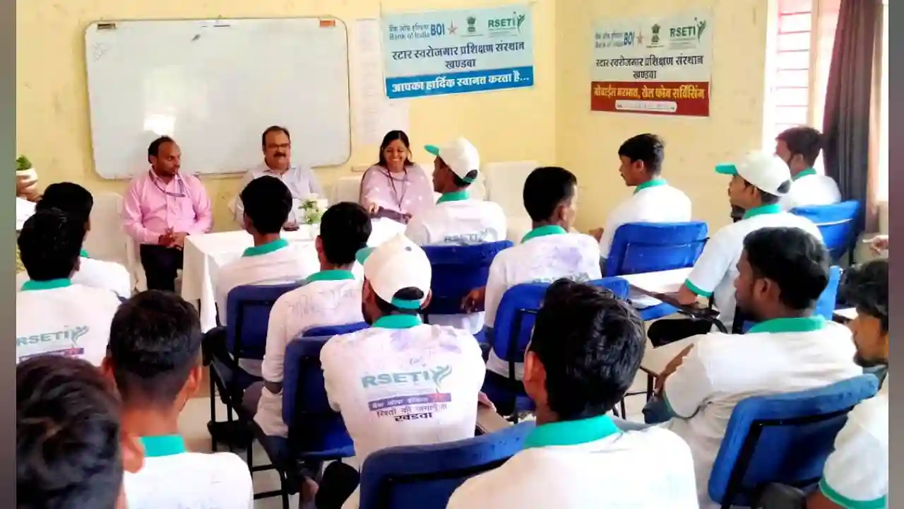 आरसेटी में मोबाइल रिपेयरिंग प्रशिक्षण कार्यक्रम सम्पन्न