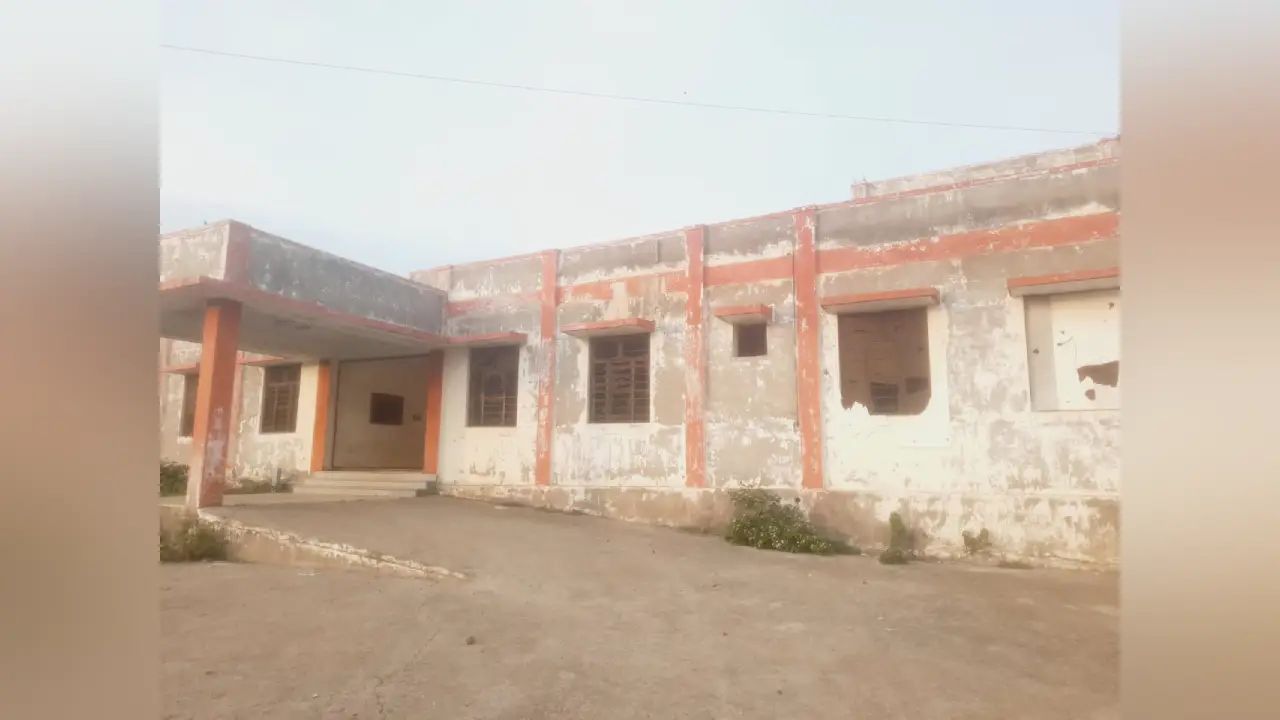 प्रतापगढ़ शहर के मिनिसचिवालय रोड़ पर मल्टी प्लान अयासी व नसेड़ी का बना अड्डा मल्टी प्लान व उध्योक भवन