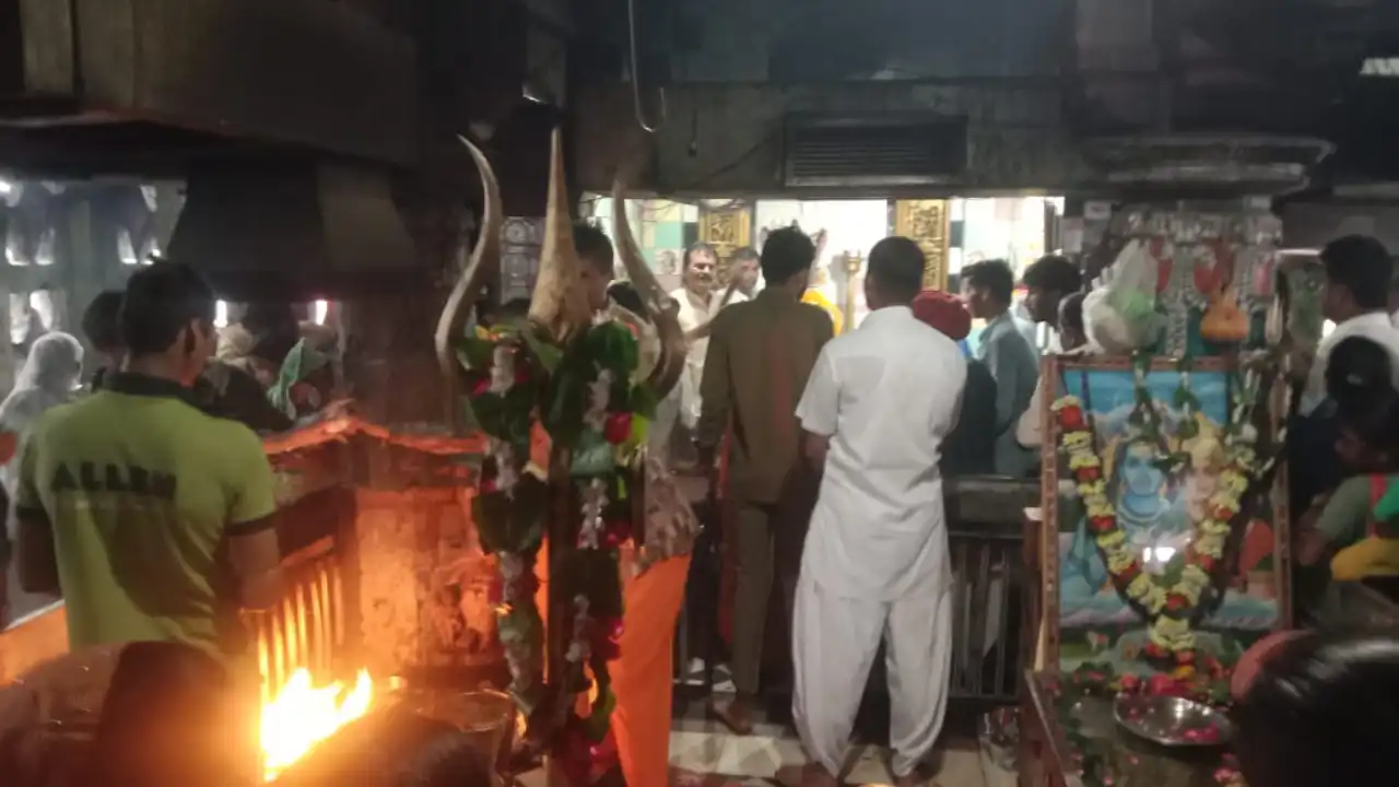 सावन के पहले सोमवार शिवालयों में उमड़ा भक्तों का जनसैलाब