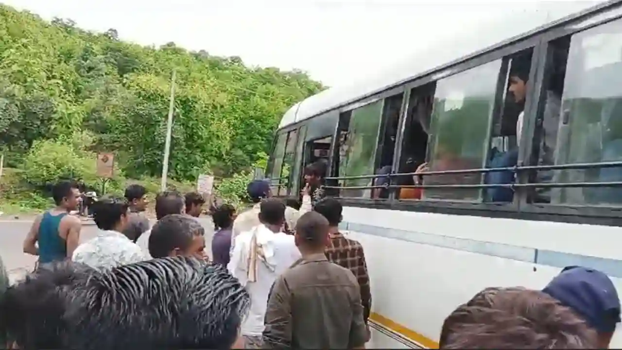 पुलिस और परिवहन विभाग की खामोशी से बस ऑपरेटर कर रहे हैं मारपीट