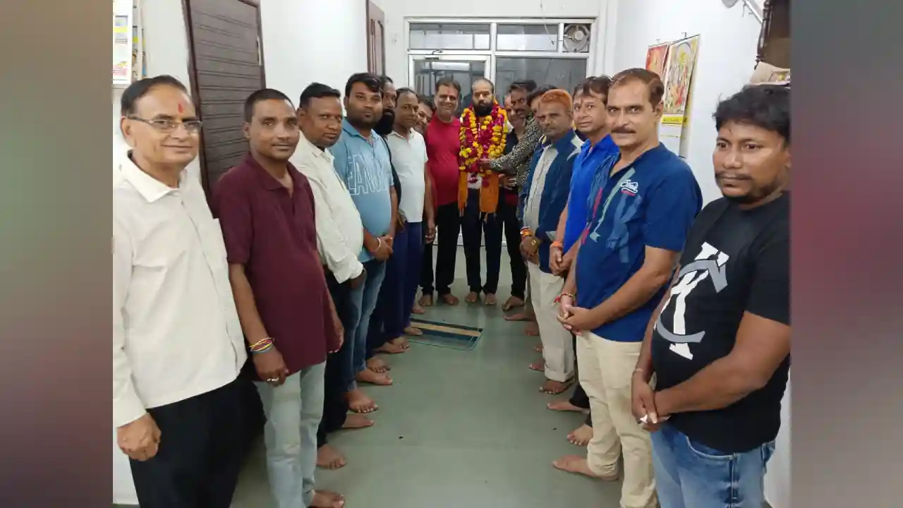 कल्याण कमलमय समर्थक समिति ने किया स्वर्णिम हिंदुस्तान के मुख्य संपादक भूपेंद्र बाबा गोड़ का स्वागत !